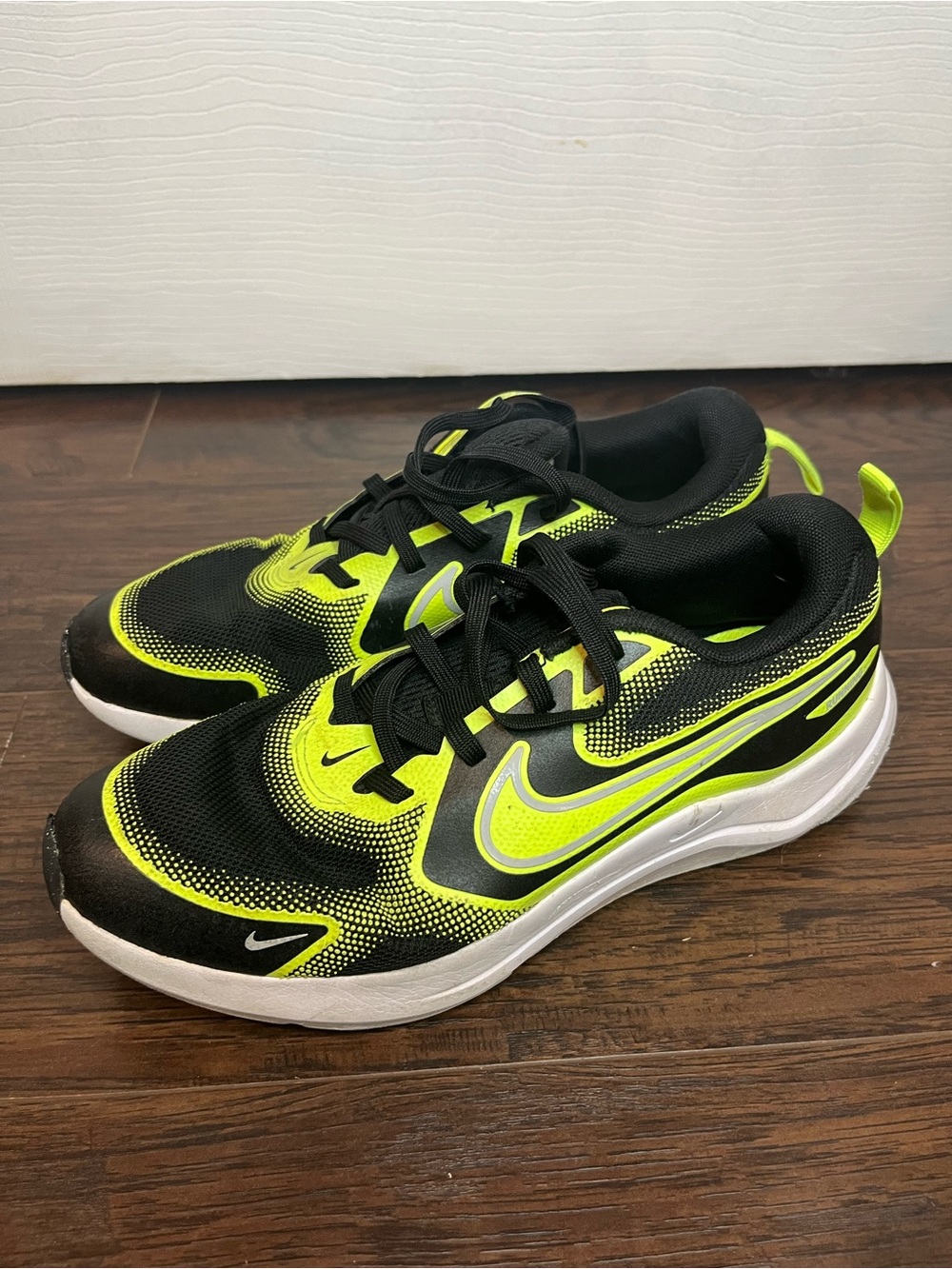 Nike Kids Black and Volt Low-Top Sneakers